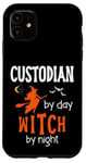 Coque pour iPhone 11 Une gardienne drôle d'Halloween effrayante le jour, une sorcière la nuit, une femme