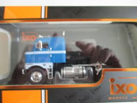 MINIATURE TRACTEUR KENWORTH BULLNOSE 1950  1/43 ixo TR154 BLEU