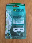 Brand New GARNIER Moisture Bomb Eye Sheet Mask VEGAN- PUFFY EYES