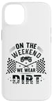 Coque pour iPhone 14 Plus Dirt Track Racing le week-end, nous portons un pilote de voiture Dirt Race