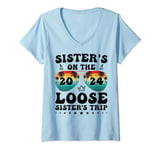 Womens Sisters On The Loose Shirt Sisters Trip 2024 Vacation Lovers V-Neck T-Shirt