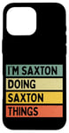 Coque pour iPhone 16 Pro Max Citation personnalisée humoristique I'm Saxton Doing Saxton Things