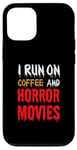 Coque pour iPhone 12/12 Pro Je cours sur le café et les films d'horreur - Funny Horror Movies Lover