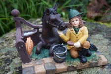 NA0835  FIGURINE  STATUETTE  PETITE FILLE  CAVALIERE CHEVAL PONEY   EQUITATION