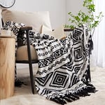 CASAAGUSTO Couverture bohème – Couvertures décoratives Noires et Blanches avec Pompons, Couverture en Flanelle imprimée bohème pour Chaise, lit, Sofa, canapé (127 x 152,4 cm, Noir et Blanc)