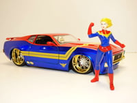 FORD MUSTANG MACH 1 1973 & figurine film Captain MARVEL 1/24