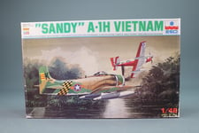 LP853 ESCI 4075 Maquette 1/48 1:48 Avion militaire Sandy A-1H Vietnam