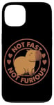 Coque pour iPhone 13 Badge parodie du film Capybara avec inscription « Not Fast Not Furious »