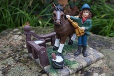 NA0836  FIGURINE  STATUETTE  PETITE FILLE  CAVALIERE CHEVAL PONEY   EQUITATION