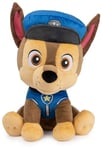 Paw Patrol Gund La Pat Patrouille Peluche Pat Patrouille Chase Taille 40 cm - Peluche Chien - Lavable en Surface - Pat Patrouille Jouet Premier Age - Peluche Bébé - Jouet Bébé 1 an et +