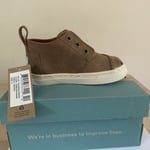 Toms Tiny Botas Cupsole Boys Baby Toffee Microsuede in UK 6 (EU 22) RRP: £39.99