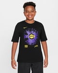 Los Angeles Lakers Courtside Older Kids' (Boys') Nike NBA Max90 T-Shirt