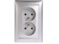 Legrand Valena 770278 dubbelt jordat uttag 16A IP20 aluminium