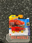 SCREEN NETFLIX ULTIMATE T-REX TRANSPORTER HOT WHEELS 1:64 **COMBINE POSTAGE**