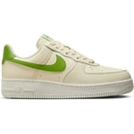 Baskets basses Nike  AIR FORCE 1 COCONUT MILK GREEN