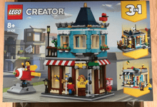 Lego 31105 Creator 3 in 1 Townhouse Toy Store 554 pcs Retired~ NEW lego Sealed~