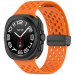 SAMSUNG GALAXY WATCH ULTRA (47 MM) SILIKONBAND MED HÅL OCH MAGNETISKT SPÄNNE Orange