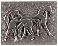 Plaque de cheminée jeux de chevaux grise H. 46cm X L. 58cm, Dommartin