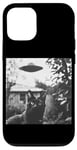 Coque pour iPhone 12/12 Pro Cat Selfie with UFO Weird 50s Photo --