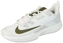 Nike Femme NikeCourt Vapor Lite Sneaker, SAIL/Medium Olive-Light Bone, 40.5 EU