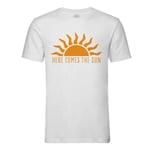 T-Shirt Homme Col Rond Here Comes The Sun Soleil Eté Aurore