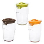 Ecoplast , Carafe en plastique avec couvercle, en polycarbonate, utile et confortable à utiliser, indestructible, idéale pour l'eau/les jus/les jus de fruits, fabriquée en Italie, 1,5 L, couleurs assorties, 1 pièce