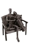 Casablanca Figurine décorative en Forme de Couple sur Un Banc – en Fer Bruni – Cadeau de Mariage ou de Noël – Couleur : Marron – 10 x 11,5 cm