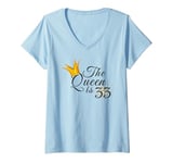 Womens The Queen Is 33 Thirty Three Year 33rd Birthday Party Gifts V-Neck T-Shirt