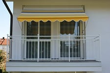 Angerer Freizeitmöbel GmbH Store à Serrage Exclusif - pour Protection Solaire - Montage sans perçage ni Chevilles - Store de Balcon idéal pour Les Appartements en Location (Jaune/Bleu/Blanc, 350 cm)