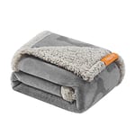 Feandrea Couverture Chien Imperméable, Plaid Chien, pour Chien Miniature et Petit, Chat, Tissu Polaire, Flanelle, 101 x 73 cm, M, Lavable en Machine, Réversible, Protection Canapé, Gris PPB040G01