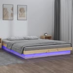 Lit Adulte，Lit double，Cadre de lit à LED 180x200 cm Super King bois massif CWV98330