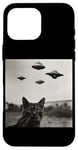 Coque pour iPhone 16 Pro Max Cat Selfie with UFO Weird 50s Photo ---