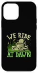 Coque pour iPhone 12 mini Tondeuse à gazon sarcastique amusante We Ride At Dawn