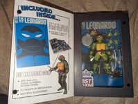 Teenage Mutant Ninja Turtles BST AXN x IDW Action Figure & Comic Book Leonardo