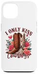 Coque pour iPhone 13 I Only Kiss Cowboys Tee Bottes de cowboy western Saint-Valentin