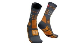 Chaussettes compressport trekking socks gris orange