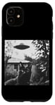 Coque pour iPhone 11 Cat Selfie with UFO Weird 50s Photo --