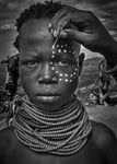 Painting The Face Of A Karo Tribe Girl Omo ValleyEthiopia Poster, Storlek 21x30 cm 30x40 cm