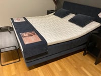 Ambassadör Lean ställbar dubbelsäng / 180x200 cm / Blue velour 369 / Medium & Fast / Sleep II / Ceres gavel