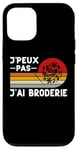 Coque pour iPhone 15 Je Peux Pas J'ai Broderie Humour Brodeur Brodeuse Cadeau