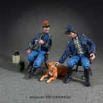 BRITAINS SOLDIERS 31307 - Good Friends and Good Conversation Two Officers & Dog