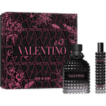 Valentino Herrdofter Uomo Born In Roma Presentförpackning Eau de Toilette Spray 50 ml + Travel Spray 15 ml 65 ml (16.800,00 kr / 1 l)