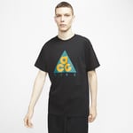 The Nike ACG T-Shirt has a soft feel with graphic that nods to the early days of line. Men's Graphic - Black