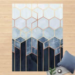Micasia - Tapis en vinyle - Elisabeth Fredriksson - Golden Hexagons Blue White - Portrait 4:3 Dimension HxL: 100cm x 75cm