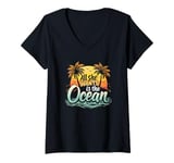 Womens All She Wants Is The Ocean - Retro Summer Tropic Island V-Neck T-Shirt