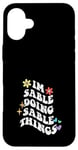 Coque pour iPhone 16 Plus Rétro Groovy Im Sable Doing Sable Things Funny Fête des Mères