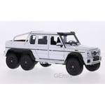 Monterade miniatyrer - Mercedes AMG G 63 6x6 vit 1/24 Welly