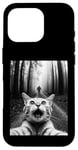 Coque pour iPhone 16 Pro T-shirt drôle chat selfie avec Bigfoot