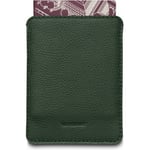 Woolnut Leather Sleeve for Passports -passficka, grön