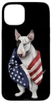 Coque pour iPhone 15 Plus Bull Terrier Dog Patriot Wrap dans le drapeau des États-Unis Amérique